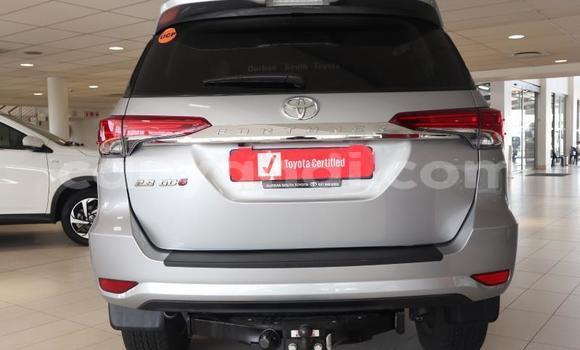 Acheter Occasion Voiture Toyota Fortuner Blanc à Lusaka, Zambie Acheter Occasion Voiture Toyota Fortuner Blanc à Lusaka, Zambie