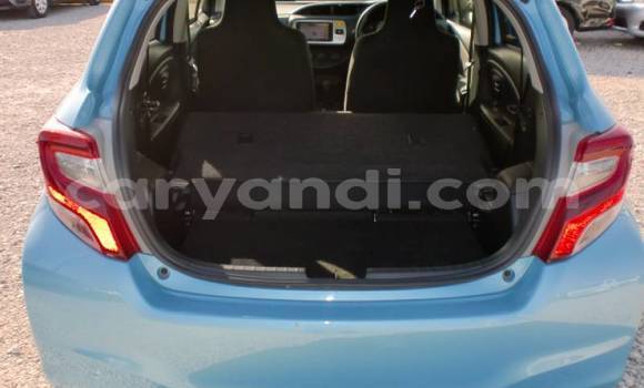 Acheter Import Voiture Toyota Vitz Bleu à Chipata, Zambie Acheter Import Voiture Toyota Vitz Bleu à Chipata, Zambie
