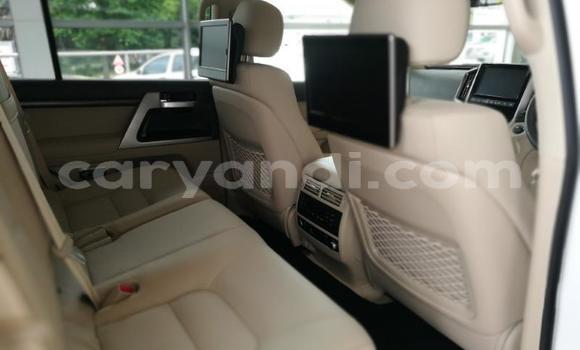 Acheter Occasion Voiture Toyota Land Cruiser Blanc à Kasama, Zambie Acheter Occasion Voiture Toyota Land Cruiser Blanc à Kasama, Zambie