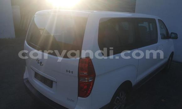 Acheter Occasion Voiture Hyundai H1 Blanc à Kabwe, Zambie Acheter Occasion Voiture Hyundai H1 Blanc à Kabwe, Zambie
