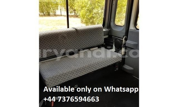 Buy Used Land Rover Defender White Car in Lusaka in Zambia Buy Used Land Rover Defender White Car in Lusaka in Zambia