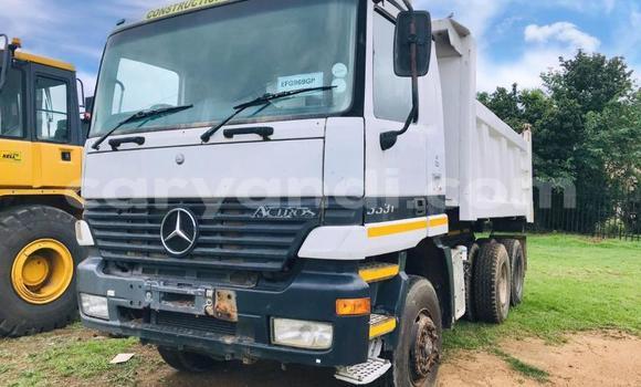 Nunua Ilio tumika Mercedes–Benz 3331 Nyeupe Lori ndani ya Chingola nchini Zambia Nunua Ilio tumika Mercedes–Benz 3331 Nyeupe Lori ndani ya Chingola nchini Zambia
