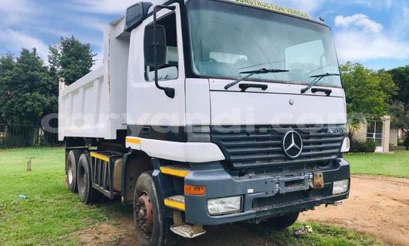Nunua Ilio tumika Mercedes–Benz 3331 Nyeupe Lori ndani ya Chingola nchini Zambia Nunua Ilio tumika Mercedes–Benz 3331 Nyeupe Lori ndani ya Chingola nchini Zambia