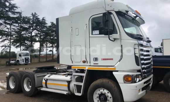 Buy Used Caterpillar 120 White Truck in Chipata in Zambia Buy Used Caterpillar 120 White Truck in Chipata in Zambia