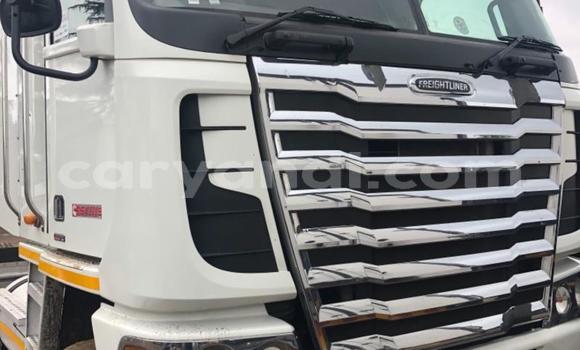 Buy Used Caterpillar 120 White Truck in Chipata in Zambia Buy Used Caterpillar 120 White Truck in Chipata in Zambia