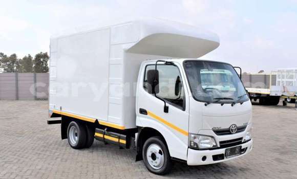 Buy Used Toyota Dyna White Truck in Chingola in Zambia