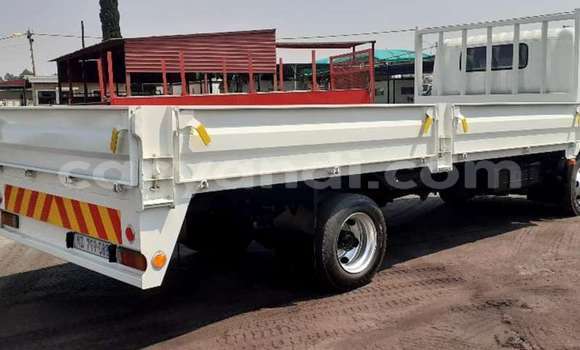 Acheter Occasion Utilitaire Hino 300 Series Blanc à Chingola, Zambie Acheter Occasion Utilitaire Hino 300 Series Blanc à Chingola, Zambie