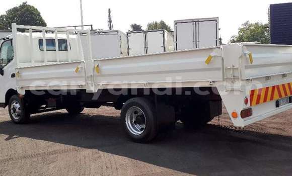 Acheter Occasion Utilitaire Hino 300 Series Blanc à Chingola, Zambie Acheter Occasion Utilitaire Hino 300 Series Blanc à Chingola, Zambie