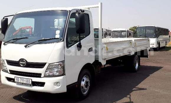 Acheter Occasion Utilitaire Hino 300 Series Blanc à Chingola, Zambie Acheter Occasion Utilitaire Hino 300 Series Blanc à Chingola, Zambie