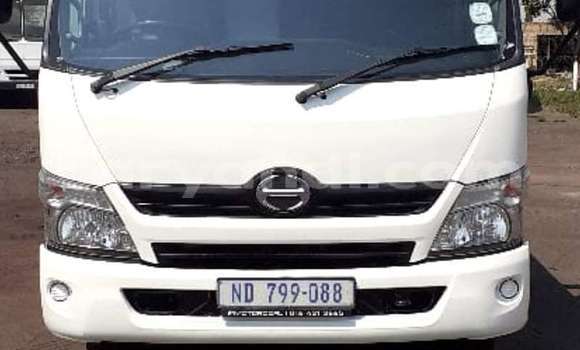 Acheter Occasion Utilitaire Hino 300 Series Blanc à Chingola, Zambie Acheter Occasion Utilitaire Hino 300 Series Blanc à Chingola, Zambie