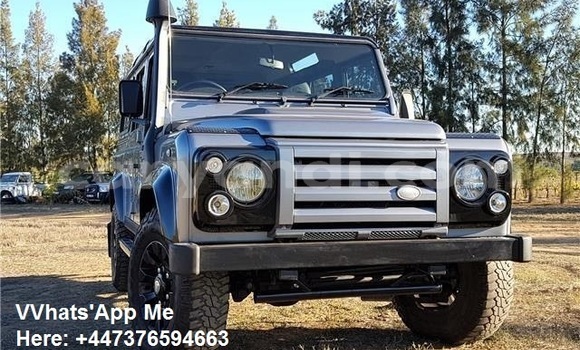 Nunua Ilio tumika Land Rover Defender Fedha Gari ndani ya Lusaka nchini Zambia Nunua Ilio tumika Land Rover Defender Fedha Gari ndani ya Lusaka nchini Zambia