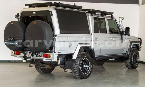 Nunua Ilio tumika Toyota Land Cruiser Fedha Gari ndani ya Katete nchini Mashariki Nunua Ilio tumika Toyota Land Cruiser Fedha Gari ndani ya Katete nchini Mashariki
