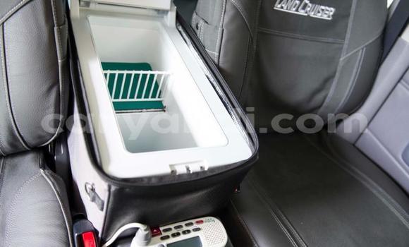 Nunua Ilio tumika Toyota Land Cruiser Fedha Gari ndani ya Katete nchini Mashariki Nunua Ilio tumika Toyota Land Cruiser Fedha Gari ndani ya Katete nchini Mashariki