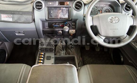 Nunua Ilio tumika Toyota Land Cruiser Fedha Gari ndani ya Katete nchini Mashariki Nunua Ilio tumika Toyota Land Cruiser Fedha Gari ndani ya Katete nchini Mashariki