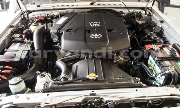 Nunua Ilio tumika Toyota Land Cruiser Fedha Gari ndani ya Katete nchini Mashariki Nunua Ilio tumika Toyota Land Cruiser Fedha Gari ndani ya Katete nchini Mashariki