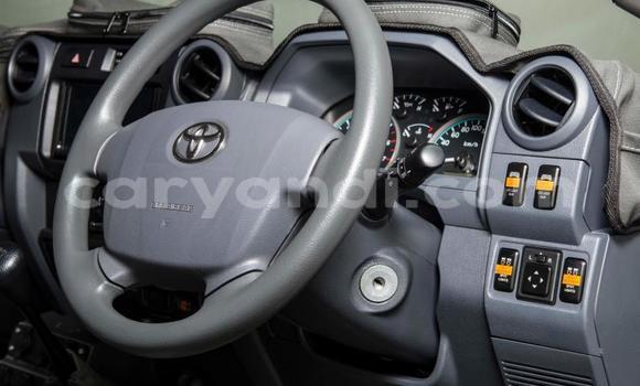 Nunua Ilio tumika Toyota Land Cruiser Fedha Gari ndani ya Katete nchini Mashariki Nunua Ilio tumika Toyota Land Cruiser Fedha Gari ndani ya Katete nchini Mashariki