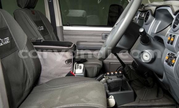 Nunua Ilio tumika Toyota Land Cruiser Fedha Gari ndani ya Katete nchini Mashariki Nunua Ilio tumika Toyota Land Cruiser Fedha Gari ndani ya Katete nchini Mashariki