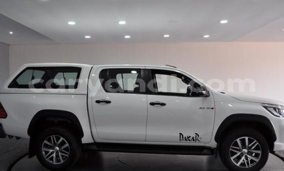 Acheter Occasion Voiture Toyota Hilux Blanc à Chingola, Zambie
