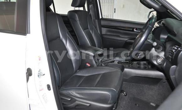 Buy Used Toyota Hilux White Car in Chingola in Zambia Buy Used Toyota Hilux White Car in Chingola in Zambia