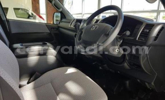 Nunua Ilio tumika Toyota Hiace Nyeupe Gari ndani ya Chingola nchini Zambia Nunua Ilio tumika Toyota Hiace Nyeupe Gari ndani ya Chingola nchini Zambia