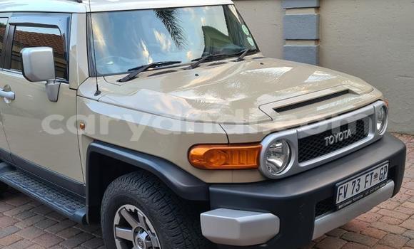 Acheter Occasion Voiture Toyota FJ Cruiser Beige à Lusaka, Zambie