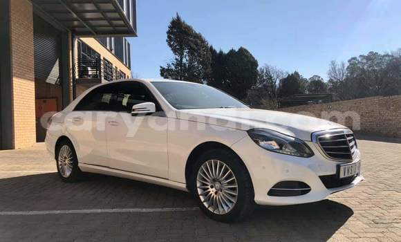 Buy Used Mercedes‒Benz E–Class White Car in Chingola in Zambia