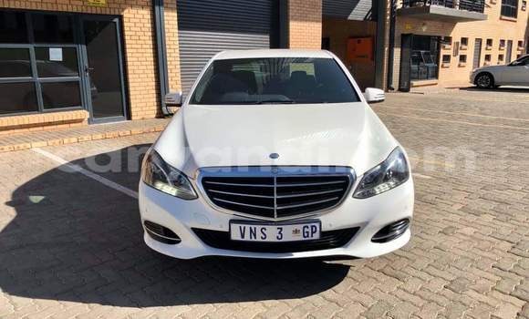Buy Used Mercedes‒Benz E–Class White Car in Chingola in Zambia Buy Used Mercedes‒Benz E–Class White Car in Chingola in Zambia