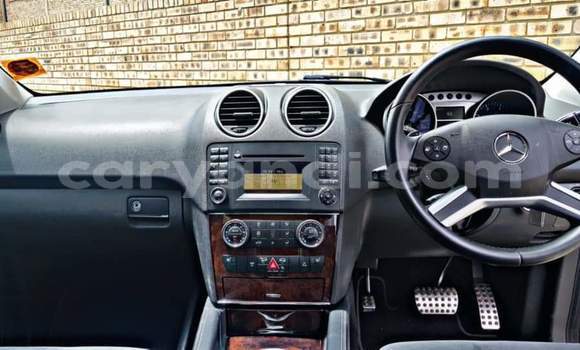 Nunua Ilio tumika Mercedes‒Benz ML–Class Nyeupe Gari ndani ya Livingstone nchini Zambia Nunua Ilio tumika Mercedes‒Benz ML–Class Nyeupe Gari ndani ya Livingstone nchini Zambia