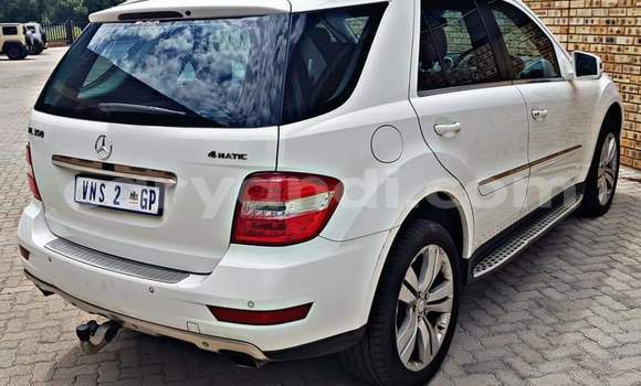 Nunua Ilio tumika Mercedes‒Benz ML–Class Nyeupe Gari ndani ya Livingstone nchini Zambia Nunua Ilio tumika Mercedes‒Benz ML–Class Nyeupe Gari ndani ya Livingstone nchini Zambia