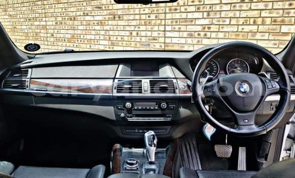 Acheter Occasion Voiture BMW X5 M Blanc à Livingstone, Zambie Acheter Occasion Voiture BMW X5 M Blanc à Livingstone, Zambie