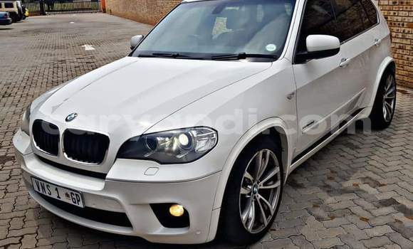 Acheter Occasion Voiture BMW X5 M Blanc à Livingstone, Zambie Acheter Occasion Voiture BMW X5 M Blanc à Livingstone, Zambie
