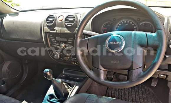 Acheter Occasion Voiture Isuzu KB Blanc à Livingstone, Zambie Acheter Occasion Voiture Isuzu KB Blanc à Livingstone, Zambie