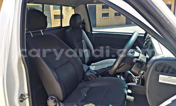 Acheter Occasion Voiture Isuzu KB Blanc à Livingstone, Zambie Acheter Occasion Voiture Isuzu KB Blanc à Livingstone, Zambie