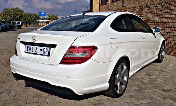 Acheter Occasion Voiture Mercedes‒Benz C–Class Blanc à Livingstone, Zambie Acheter Occasion Voiture Mercedes‒Benz C–Class Blanc à Livingstone, Zambie