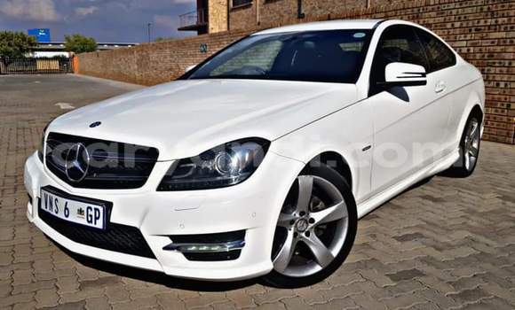 Acheter Occasion Voiture Mercedes‒Benz C–Class Blanc à Livingstone, Zambie Acheter Occasion Voiture Mercedes‒Benz C–Class Blanc à Livingstone, Zambie