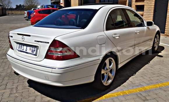 Acheter Occasion Voiture Mercedes‒Benz C–Class Blanc à Lusaka, Zambie Acheter Occasion Voiture Mercedes‒Benz C–Class Blanc à Lusaka, Zambie