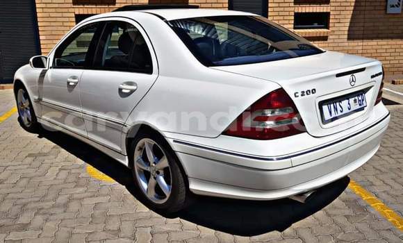 Acheter Occasion Voiture Mercedes‒Benz C–Class Blanc à Lusaka, Zambie Acheter Occasion Voiture Mercedes‒Benz C–Class Blanc à Lusaka, Zambie
