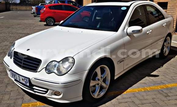 Acheter Occasion Voiture Mercedes‒Benz C–Class Blanc à Lusaka, Zambie Acheter Occasion Voiture Mercedes‒Benz C–Class Blanc à Lusaka, Zambie