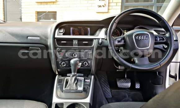 Nunua Ilio tumika Audi A5 Nyeupe Gari ndani ya Chingola nchini Zambia Nunua Ilio tumika Audi A5 Nyeupe Gari ndani ya Chingola nchini Zambia