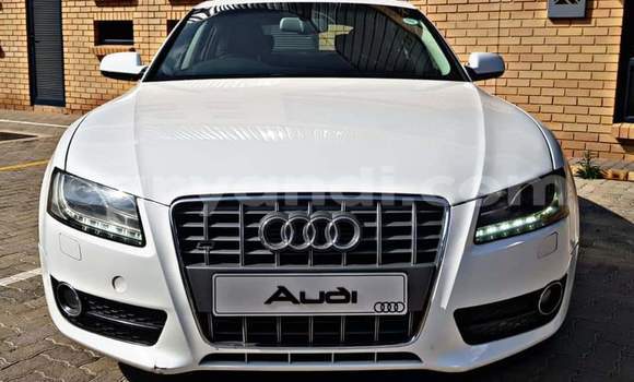Nunua Ilio tumika Audi A5 Nyeupe Gari ndani ya Chingola nchini Zambia Nunua Ilio tumika Audi A5 Nyeupe Gari ndani ya Chingola nchini Zambia