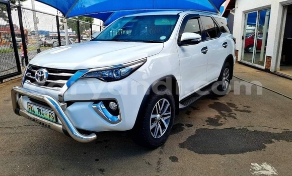Acheter Occasion Voiture Toyota Fortuner Blanc à Chipata, Zambie Acheter Occasion Voiture Toyota Fortuner Blanc à Chipata, Zambie