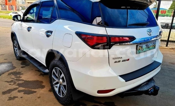 Acheter Occasion Voiture Toyota Fortuner Blanc à Chipata, Zambie Acheter Occasion Voiture Toyota Fortuner Blanc à Chipata, Zambie