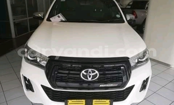 Acheter Occasion Voiture Toyota Hilux Blanc à Livingstone, Zambie Acheter Occasion Voiture Toyota Hilux Blanc à Livingstone, Zambie