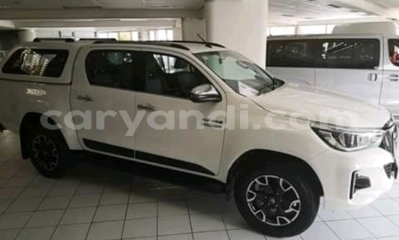 Acheter Occasion Voiture Toyota Hilux Blanc à Livingstone, Zambie Acheter Occasion Voiture Toyota Hilux Blanc à Livingstone, Zambie