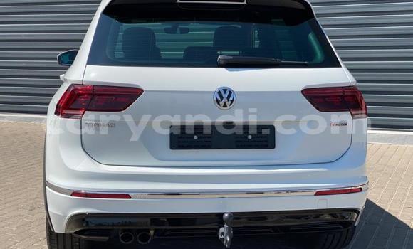 Nunua Ilio tumika Volkswagen Tiguan Nyeupe Gari ndani ya Mazabuka nchini Kusini Nunua Ilio tumika Volkswagen Tiguan Nyeupe Gari ndani ya Mazabuka nchini Kusini