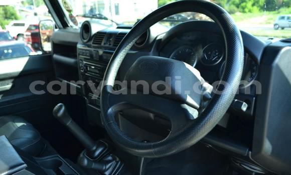 Tenga Tsaru Land Rover Defender Zvimwe Mota in Choma in Southern Tenga Tsaru Land Rover Defender Zvimwe Mota in Choma in Southern