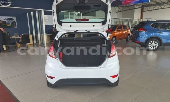 Acheter Occasion Voiture Ford Fiesta Blanc à Lusaka, Zambie Acheter Occasion Voiture Ford Fiesta Blanc à Lusaka, Zambie