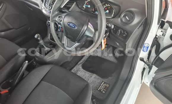 Acheter Occasion Voiture Ford Fiesta Blanc à Lusaka, Zambie Acheter Occasion Voiture Ford Fiesta Blanc à Lusaka, Zambie