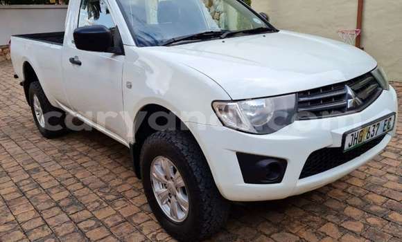 Nunua Ilio tumika Mitsubishi Triton Nyeupe Gari ndani ya Lusaka nchini Zambia