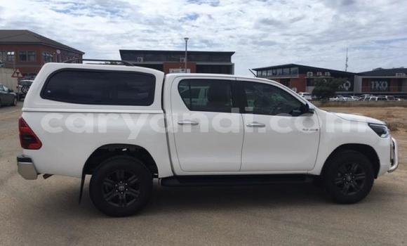 Buy Used Toyota Hilux White Car in Chililabombwe in Copperbelt Buy Used Toyota Hilux White Car in Chililabombwe in Copperbelt